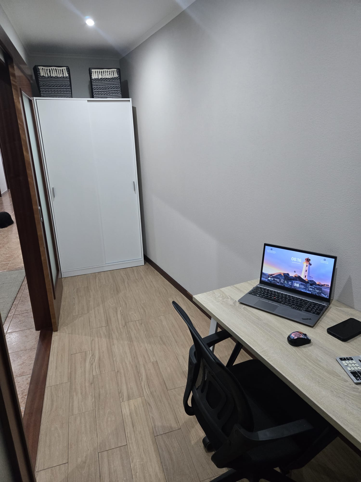 Bureau et passage d'entrée, vue 1